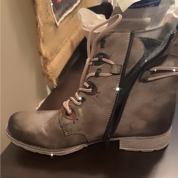 Women leather Rieker boots, size 7.5 - Picture 2 of 2